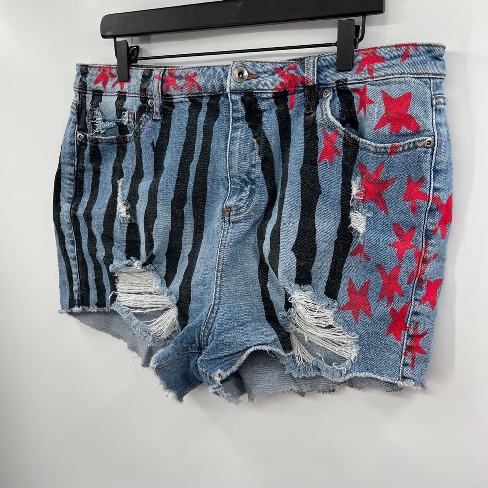Her Universe DC Comics Birds Of Prey Harley Quinn Destructed Hi-Rise Shorts 15